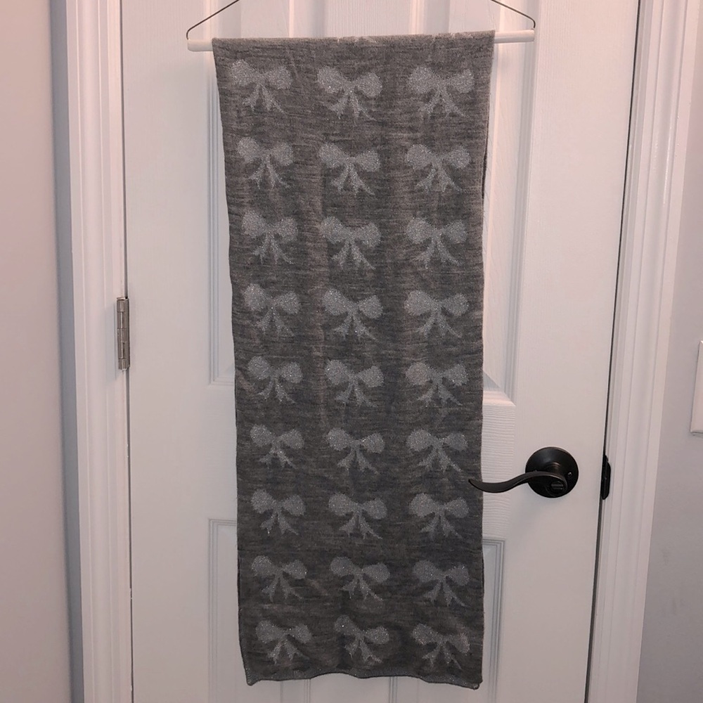 Women’s scarf